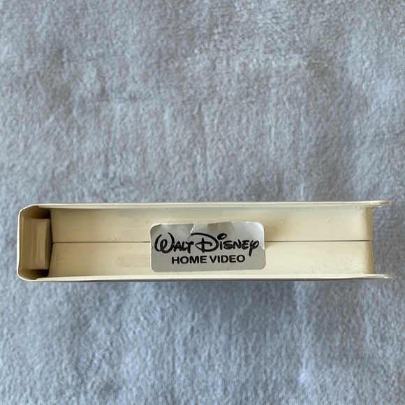 Walt Disney’s Fun and Fancy Free VHS Fully Restored Masterpiece Collection. - Picture 4 of 6